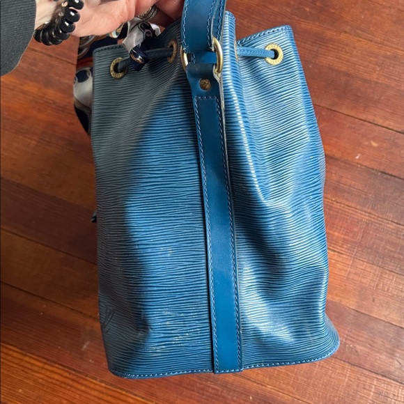 Louis Vuitton Epi Noe Bucket Bag - Picture 9 of 12